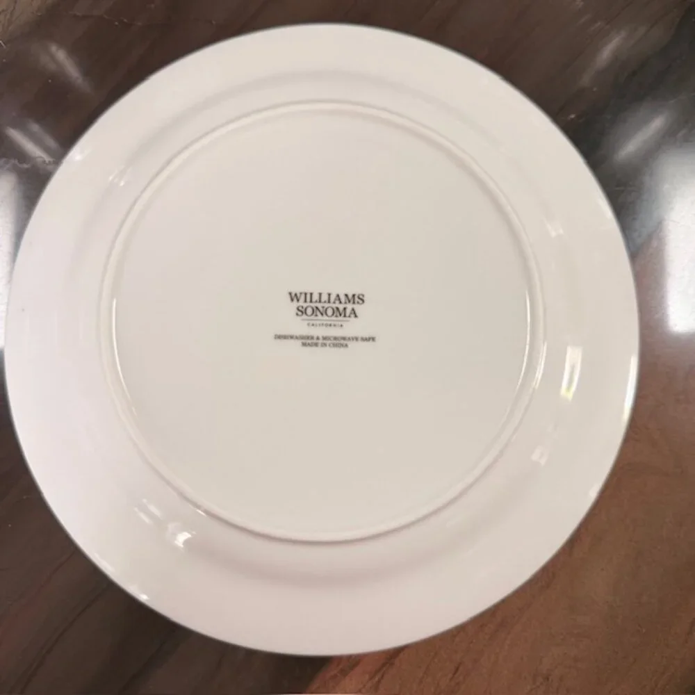 William Sonoma holiday plate ~9 inches in diameter. Excellent condition